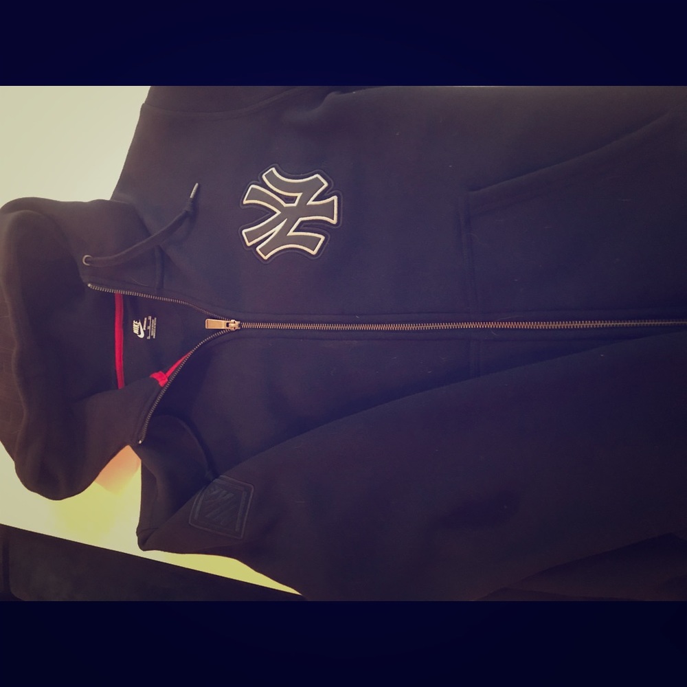 Nike Yankees “Empire State” Hoodie xl